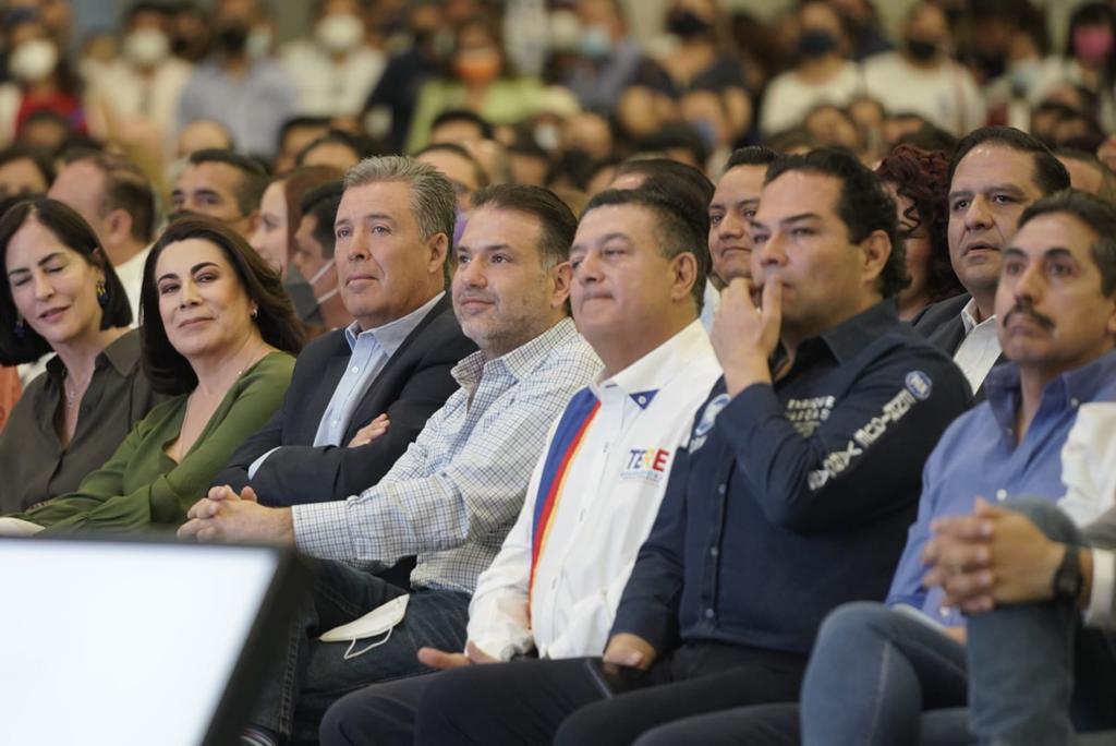 Christianvonroe's tweet photo. Me encuentro en el arranque de campaña de @TereJimenezE a la gobernatura de Aguascalientes.
Con propuestas como regresar las estancias infantiles, mejorar la conectividad del estado e impulsar el turismo, estoy seguro de que su gobierno será un éxito. #LoQueQueremos. https://t.co/a8lmTObHv4