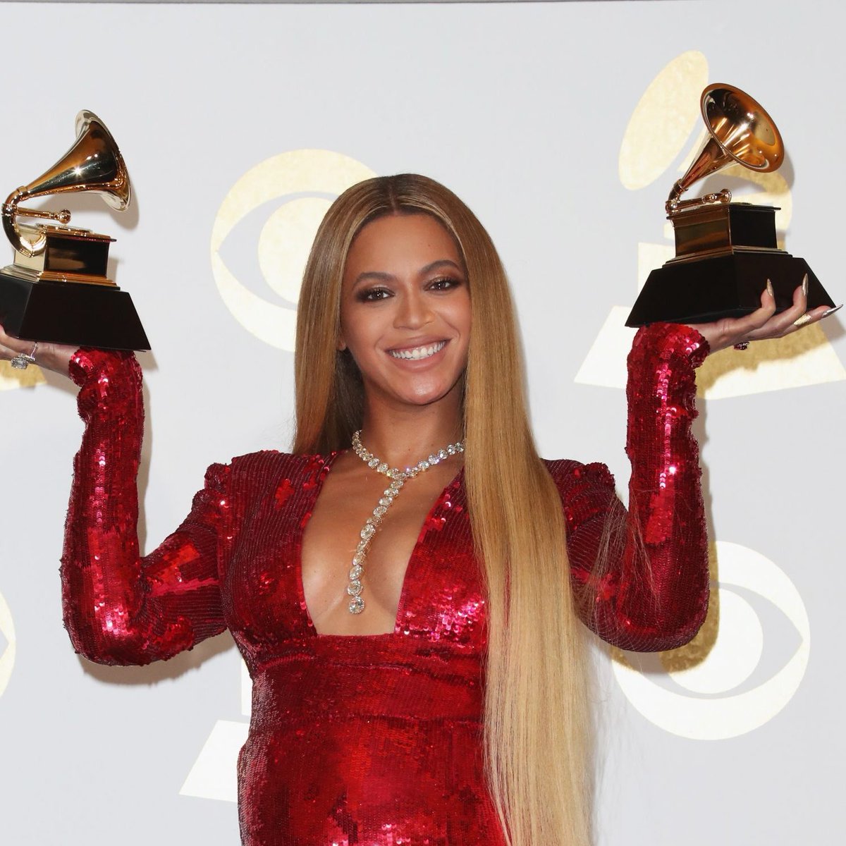 poptime's tweet photo. Beyoncé é oficialmente a mulher mais premiada da história do #GRAMMYs, acumulando 28 troféus! ✨ https://t.co/xToSMZ743J