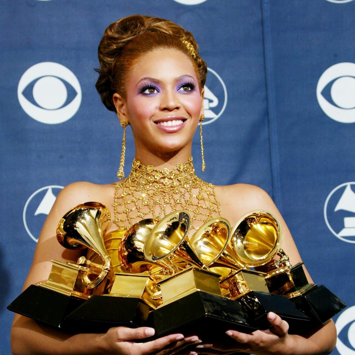 poptime's tweet photo. Beyoncé é oficialmente a mulher mais premiada da história do #GRAMMYs, acumulando 28 troféus! ✨ https://t.co/xToSMZ743J