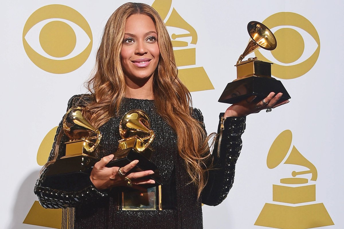 poptime's tweet photo. Beyoncé é oficialmente a mulher mais premiada da história do #GRAMMYs, acumulando 28 troféus! ✨ https://t.co/xToSMZ743J