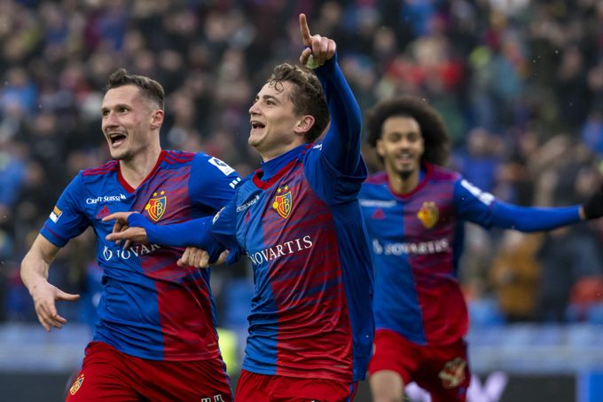 FootballSwissEN's tweet photo. FC Basel played very well today, scored two great goals courtesy of Xhaka and Esposito, but still drew 2-2 with Young Boys.

YB weren't good but they scored a deflected goal and then capitalised on some bad FCB defending to take a point. Same old story for Basel here. https://t.co/TSZbkUW4tA