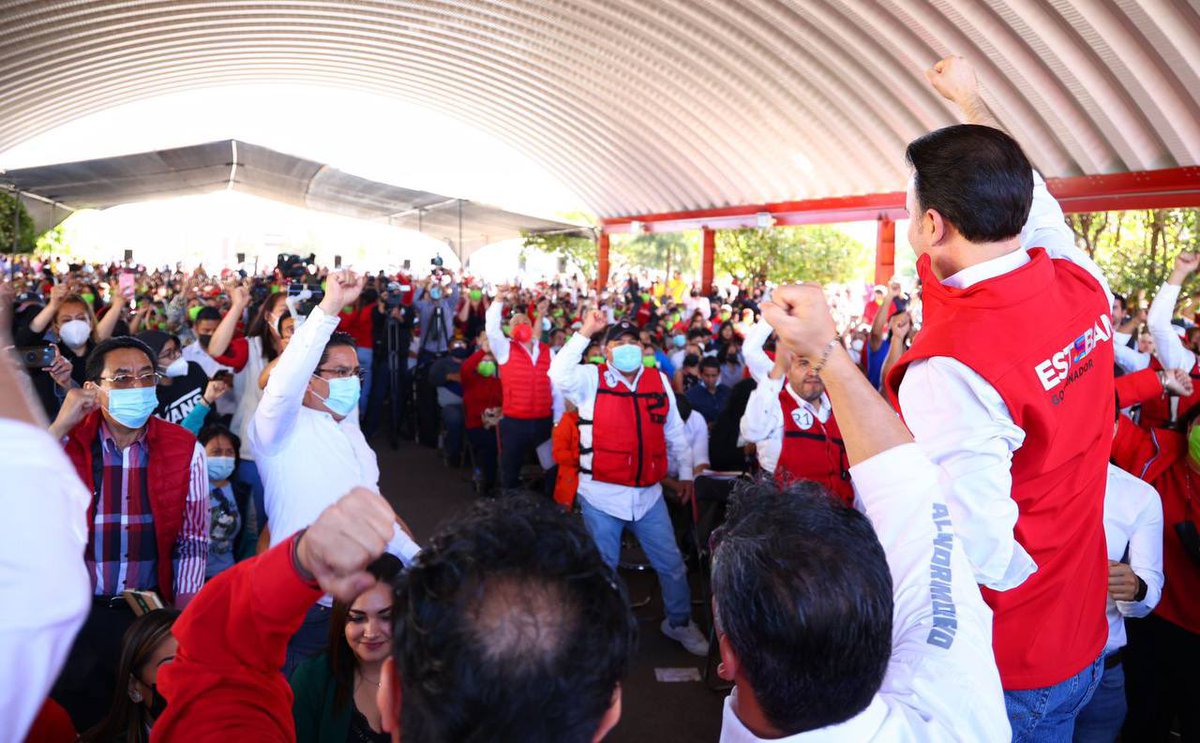 EVillegasV's tweet photo. Agradezco el recibimiento, el apoyo y cariño de este gran equipo y estructura de campaña. ¡Hoy reforzamos esta Alianza por #Durango! #DefendamosDurango #ConTrabajoYValor 💪🏻 https://t.co/ThplgCxkVL