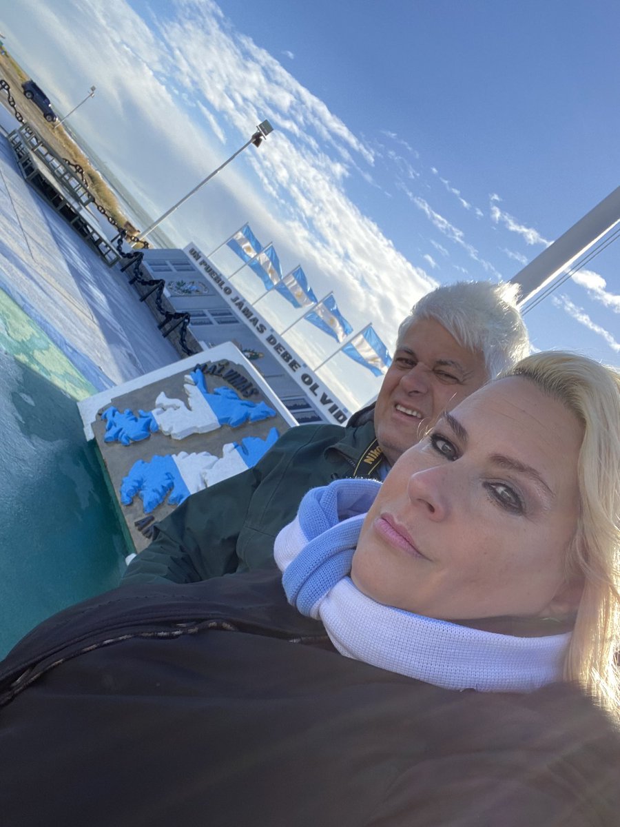 Están a solo 600 km en línea recta al monumento por ellas y los combatientes y caídos en Malvinas 
Q no solo sea un día en el calendario 
Q no las nieguen ni las consideren deficitarias, q tampoco las regalen, q no cedan nuestros recursos soberanos 
Nunca dejar la lucha y reclamo