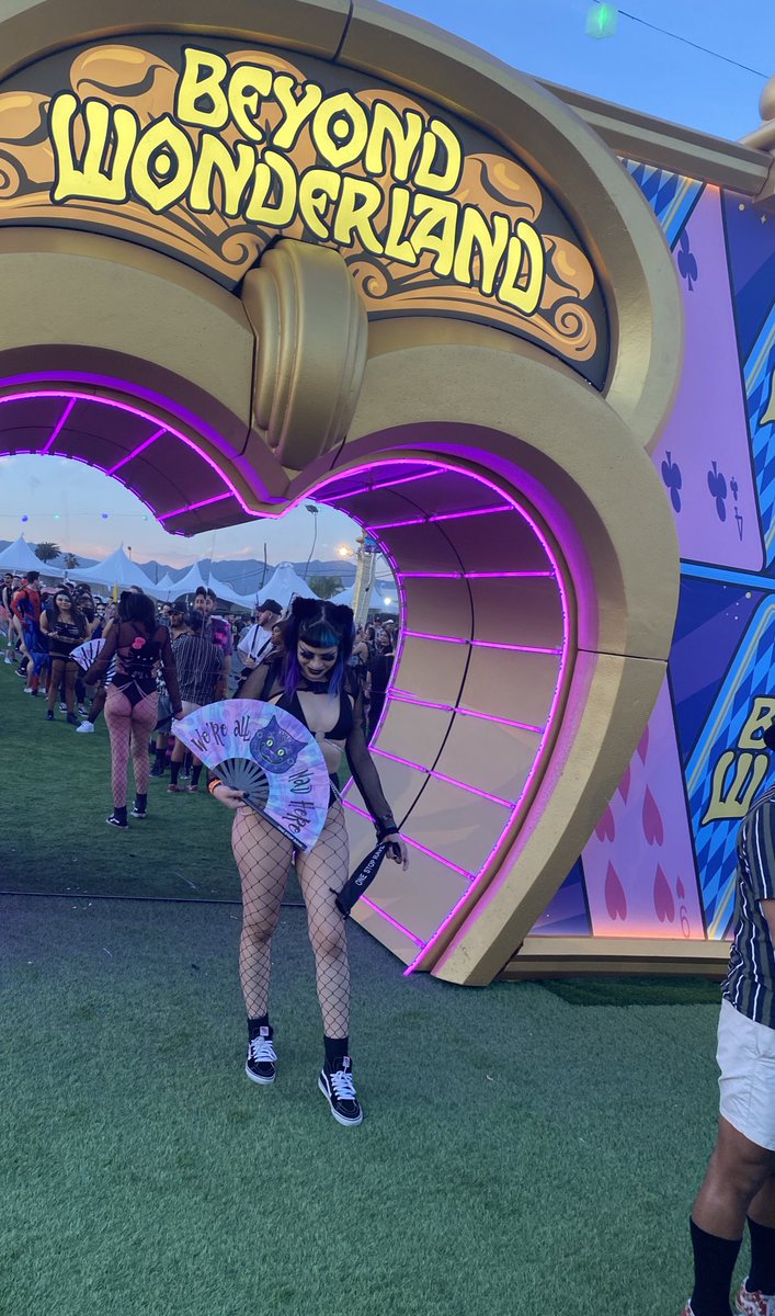 tooturnteva's tweet photo. went down the rabbit hole & forgot to post.โจ๐ตโ๐ซ #firstrave #beyondwonderland2022 https://t.co/TZMsqgCc9Z