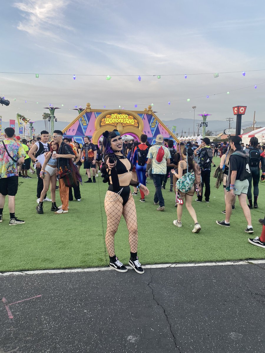 tooturnteva's tweet photo. went down the rabbit hole & forgot to post.โจ๐ตโ๐ซ #firstrave #beyondwonderland2022 https://t.co/TZMsqgCc9Z