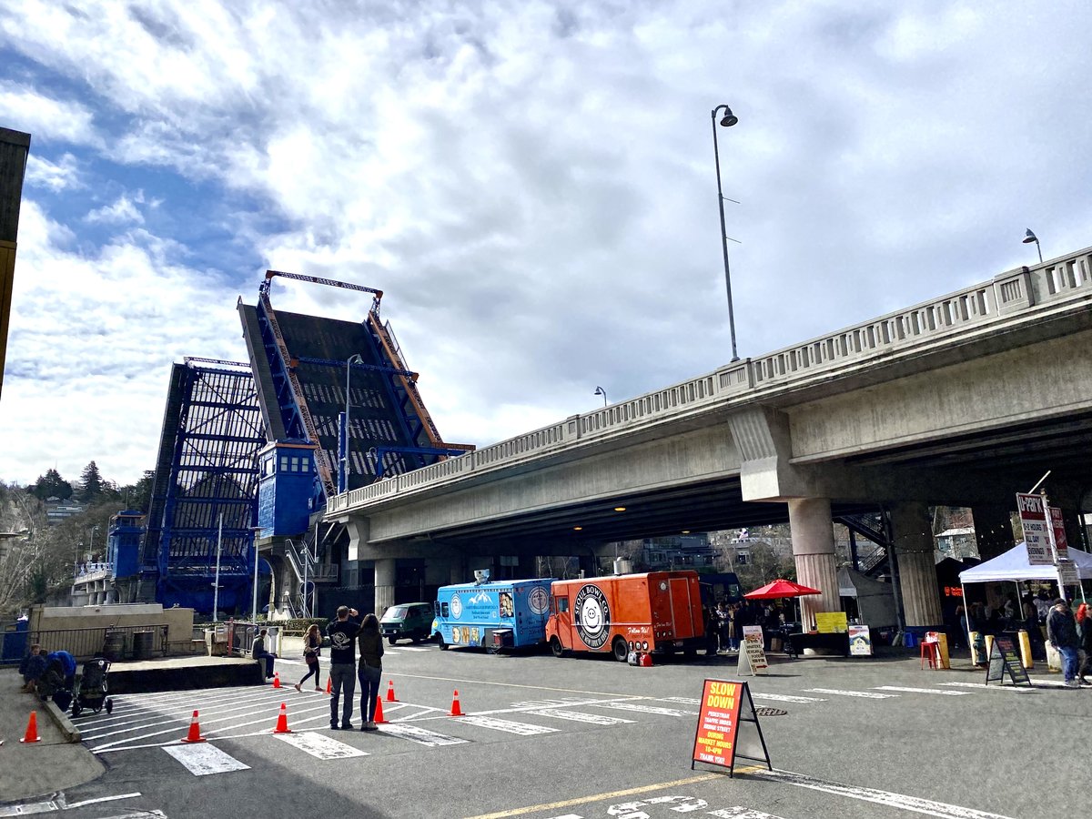 SeattleHashtag's tweet photo. We love Seattle weekends!

Stop by Hashtag Fremont on your way to the Sunday market across the bridge.

#hashtagseattle #fremont #sundaymarket #seattleweekend #seattlesunday #sundaystops #enjoytheday #weekendlife https://t.co/kOqvRIwN43
