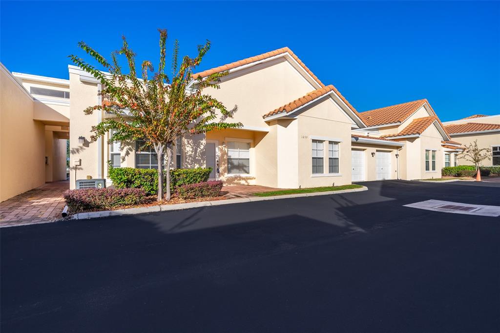 dParraRealtor's tweet photo. It's deals like this that hardly ever stay on the market! #beautifulhome #homesweethome  https://t.co/qydP9I03x8 https://t.co/vufDneSTza