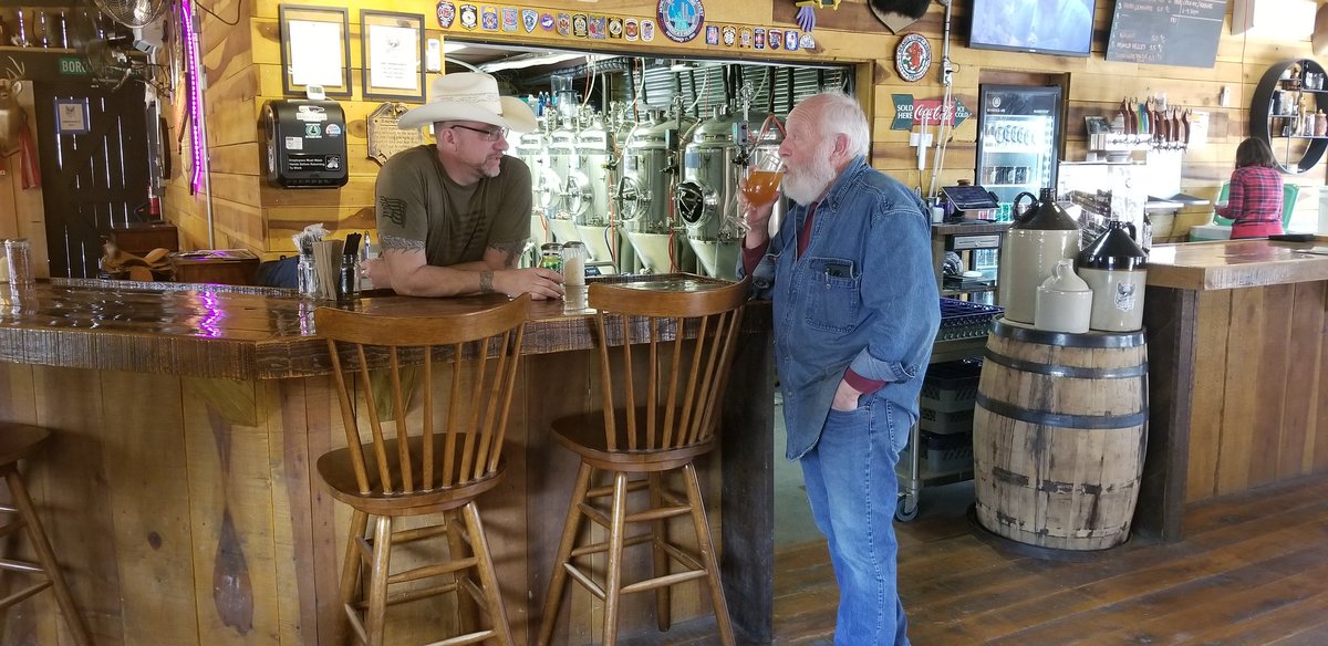 MischMariah's tweet photo. Unionville Brewery in Va. This is a cozy place where you can not only grab a beer but make some friends. A place for family to enjoy too with a pizza, subs, or dessert! #Food #Beer https://t.co/TezVqw7fi9