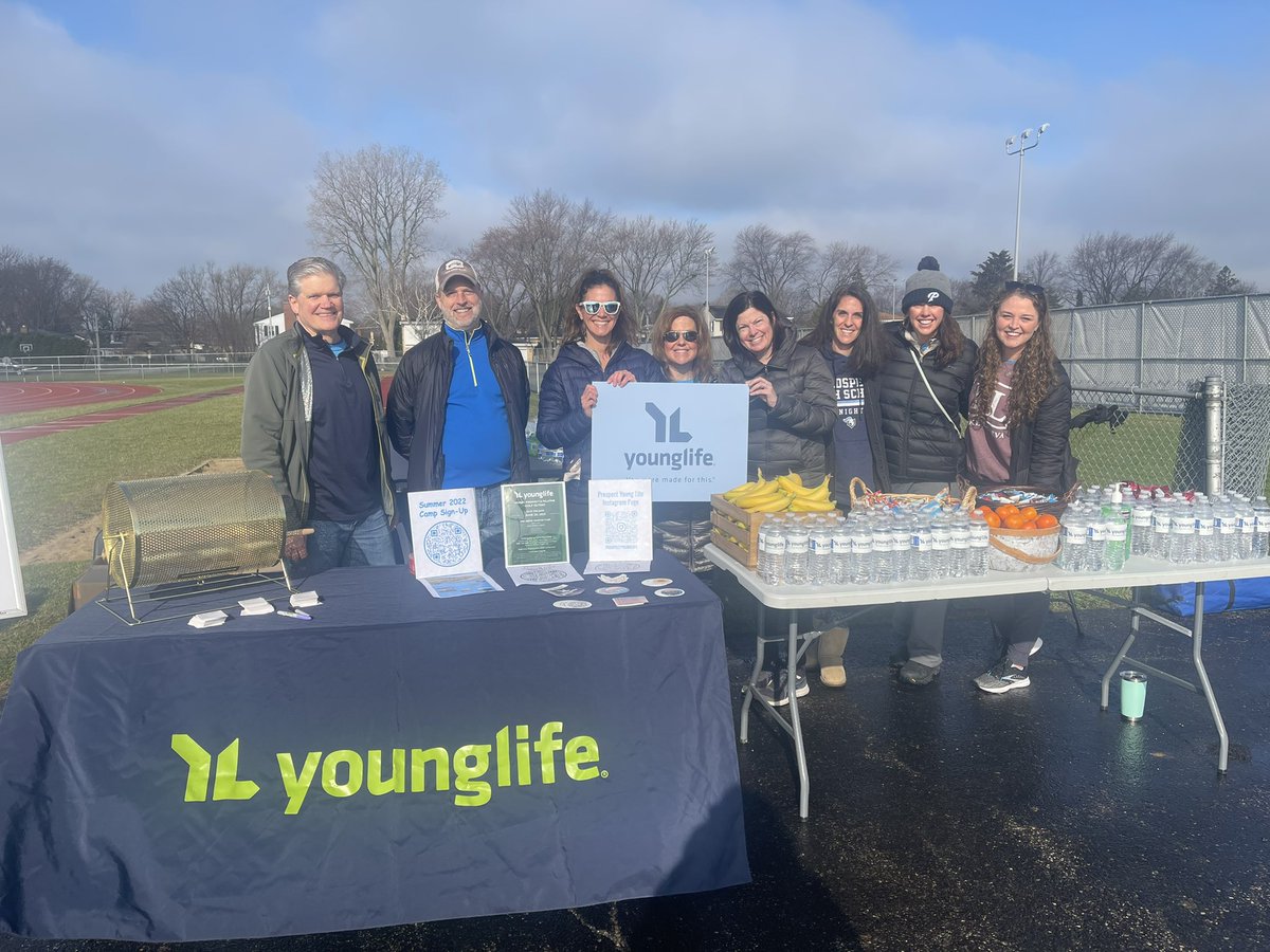 PHSPsychology's tweet photo. Thank you @YoungLife and @ConsciousCup for supporting our @loveyourbrain 5K today!  @KnightsofPHS @District214 https://t.co/kNqRGuM1bF