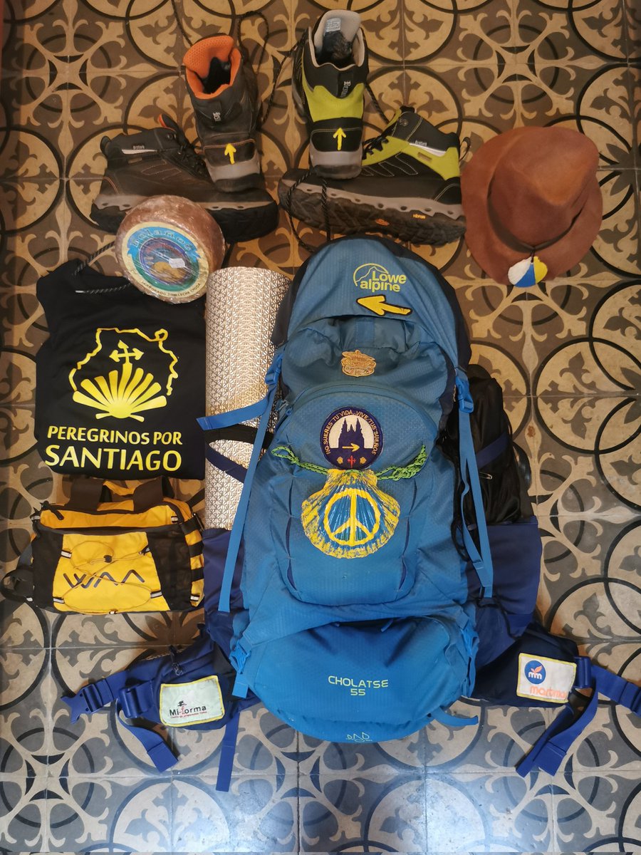 brusa80's tweet photo. Todo preparado para mi próxima aventura,serán casi 600km por el Norte de España,con mucho frío pero con muchas ganas de devorar kilómetros.Esta vez he pintado mi vieira con el signo de la Paz y los colores de Ucrania,y promover el lema #hazelcaminoynolaguerra 👣🥾🎒. Se vienen? https://t.co/vaf8wgKdtz