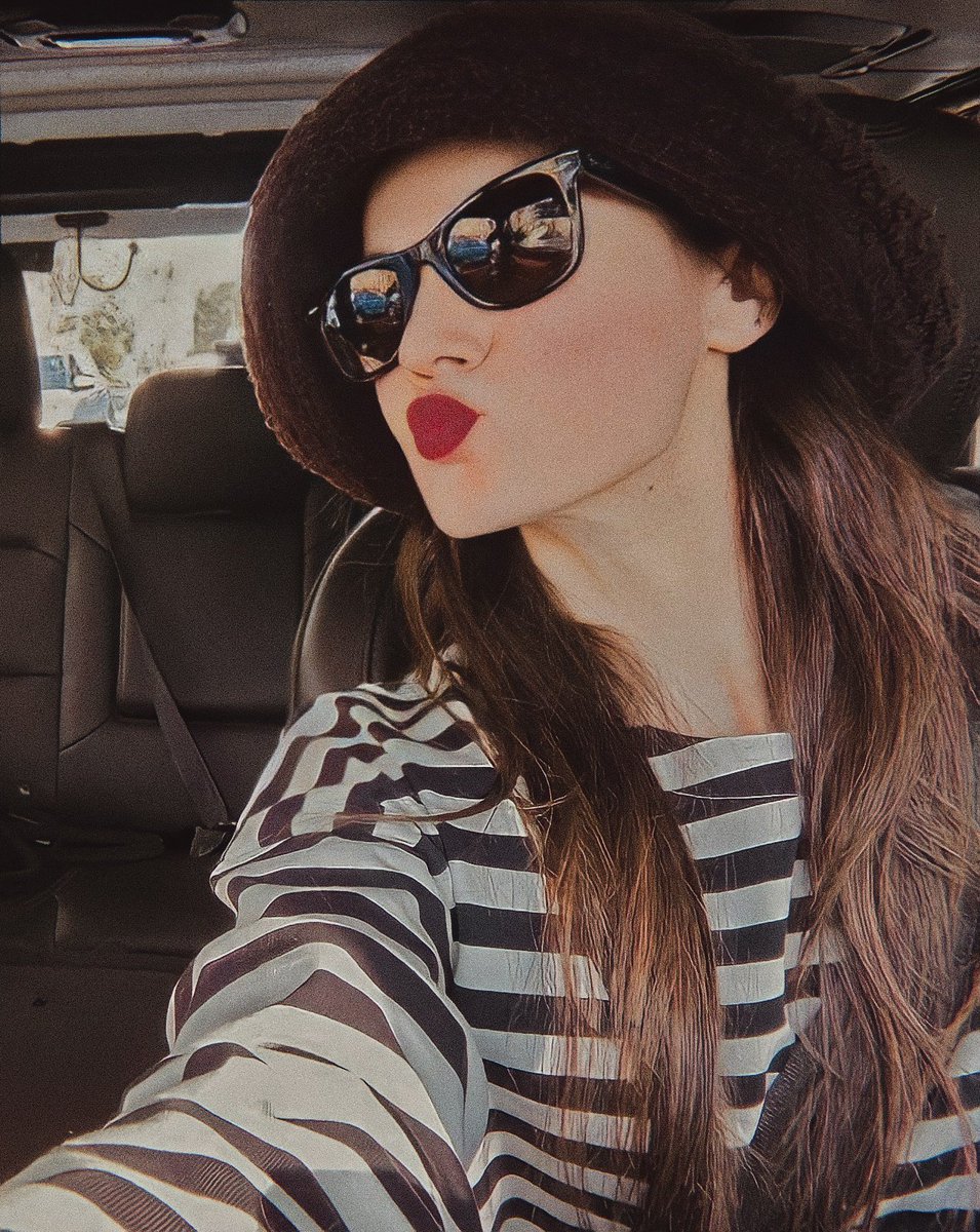 iisnve's tweet photo. البوز 😋😋
#PinarDeniz https://t.co/ejiuSfGIeF