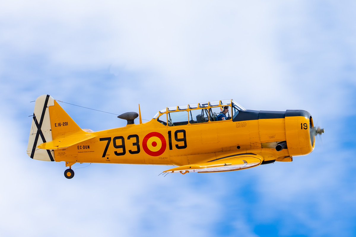 yager821's tweet image. Un gran avión #t6texan con un magnífico piloto @JuanVelarde26 en un lugar magnífico @FIOtuit