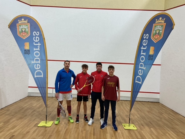 JGordonJackson's tweet photo. @SquashPalencia Campeón de Castilla yLeón de clubes! Enhorabuena a Jorge, Pablo, Nico y Oliver por su gran actuación!
@SquashPalencia Winner of Castilla and Leon club championship!
Congrats to Jorge, Pablo, Nico y Oliver on their great performance! https://t.co/mLYgCbBOOq
