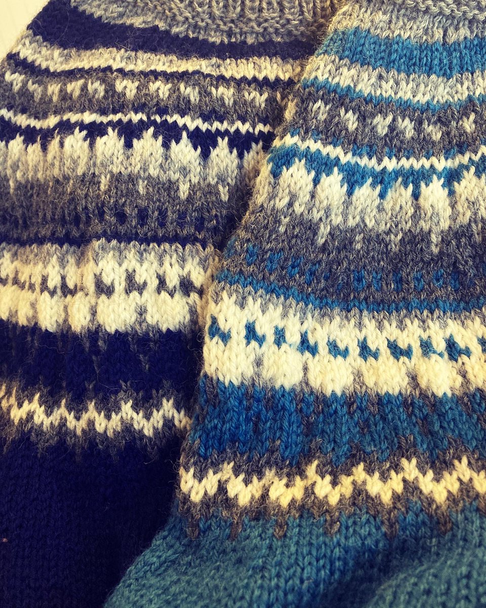 Sixtywoolietoes's tweet photo. Sneak peak of a little something I’ve been slowly knitting up. It’s been a lovely relaxing thing to come home to after a busy day teaching. Also, matchy- matchy with my last jumper project! #drops #dropskarisma #dropsgarnstudio #knitting #knittingteachers https://t.co/fDmb8JC4xi