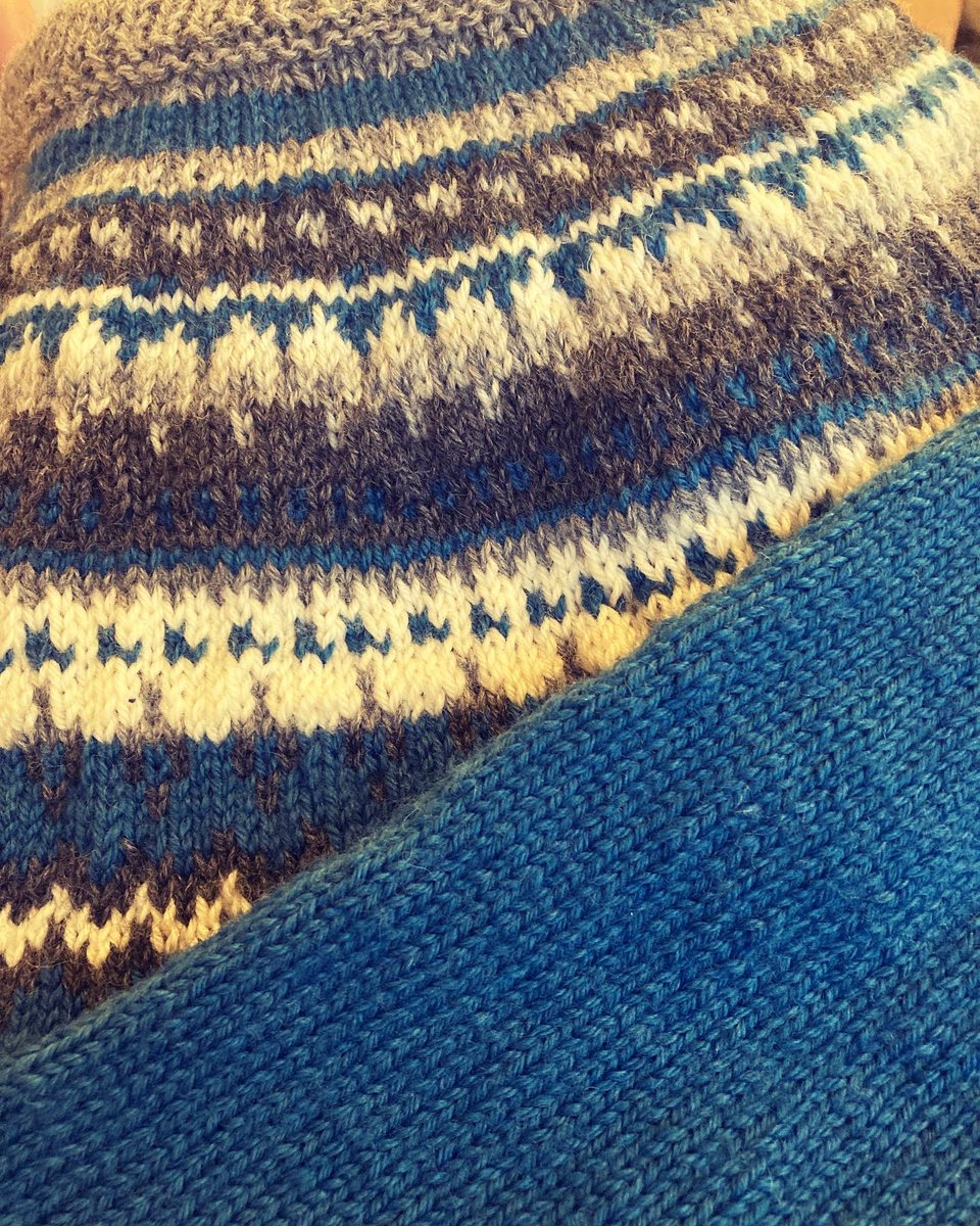 Sixtywoolietoes's tweet photo. Sneak peak of a little something I’ve been slowly knitting up. It’s been a lovely relaxing thing to come home to after a busy day teaching. Also, matchy- matchy with my last jumper project! #drops #dropskarisma #dropsgarnstudio #knitting #knittingteachers https://t.co/fDmb8JC4xi