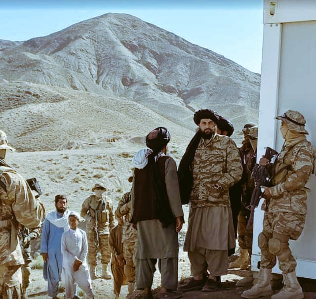 HabibKamran2020's tweet photo. موږ چې په کور دننه د ملا یعقوب صاحب غوندې زمریان لرو، نو ټرمپ ته په پراخه غېږه ښه راغلاست وایوو. زموږ د وطن دښتې به دا ځل ستاسې په وینو خړوبوو. خدای مو راوله!💪 https://t.co/qC2G5cODsN