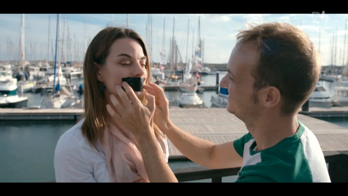 JLoeys's tweet photo. #DeMol 
Ik wanneer mijn lief begint mee te zingen met Niels Destadsbader: https://t.co/Sm8LJl5zZa