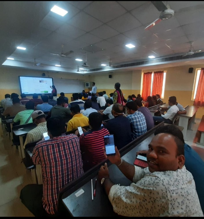 SmeKiit's tweet photo. School of Mechanical Engineering, KIIT Deemed to be University has organised a Workshop on Social Media Usage and its impact on society. 
#smekiit
#kiituniversity
@KIITUniversity https://t.co/2lOZoQIfyI