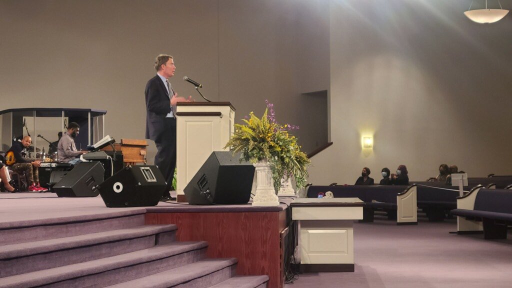 IndyMayorJoe's tweet photo. Thank you to Reverend Powell and Dr. Williams, and everyone at Mt. Carmel Missionary Baptist Church for your hospitality. If you know a teen in need of a summer job, tell them to visit https://t.co/DK8LP7QNZR to start their search today! #SummerJobsSunday #ProjectIndy https://t.co/zftYHqbMdS
