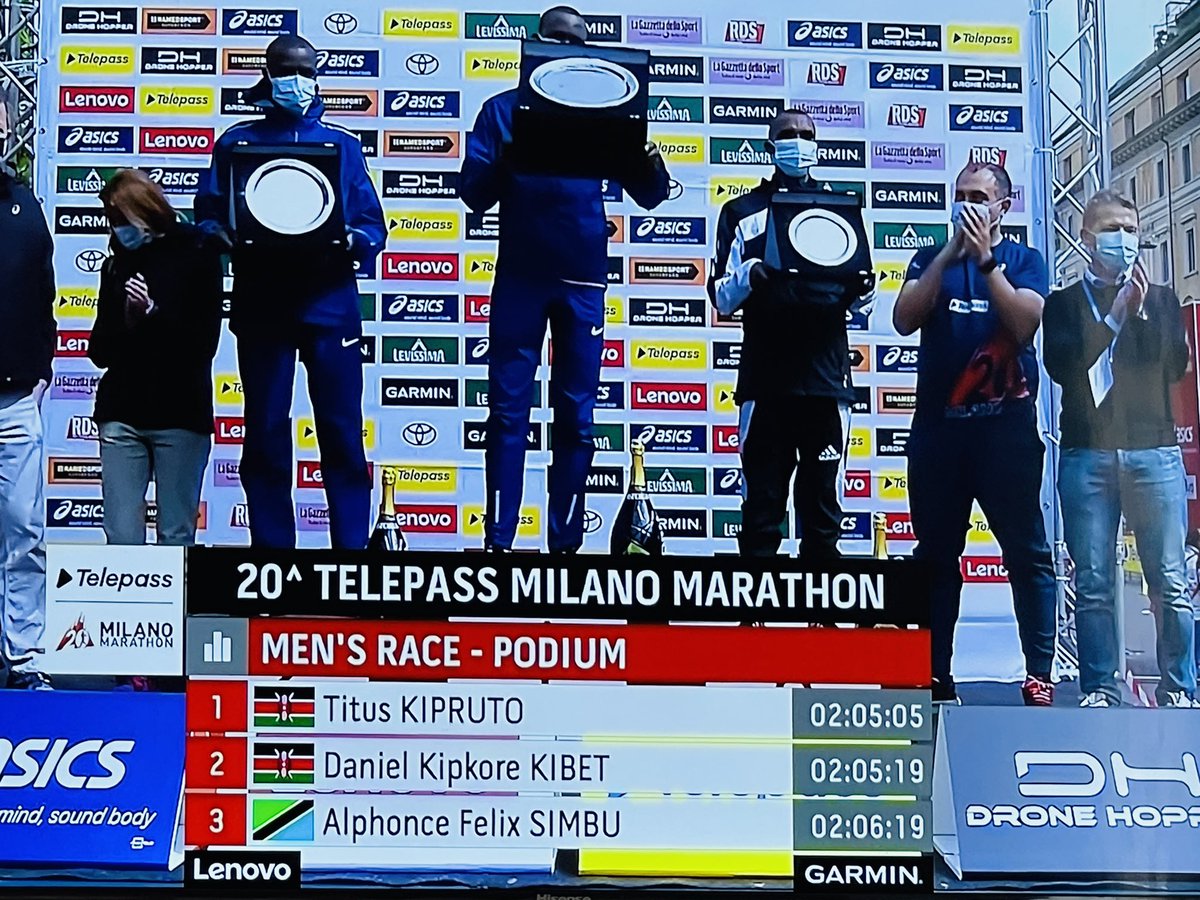 Hakingowi's tweet photo. 🏃🏿♂️🥉
Mwanariadha Mtanzania 🇹🇿#Tanzania 🏃🏿♂️#AlphonceSimbu amefanikiwa kuibuka mshindi wa 3 katika mbio za riadha #MilanoMarathon zilizofanyika leo Milan,nafasi ya kwanza ikishikwa na 🇰🇪 #kenya 🏃🏿♂️#KiprutoTitus na nafasi ya 2 ni 🇰🇪 #Kenya 🏃🏿♂️#KibetKipkore https://t.co/KeAngSxFh4