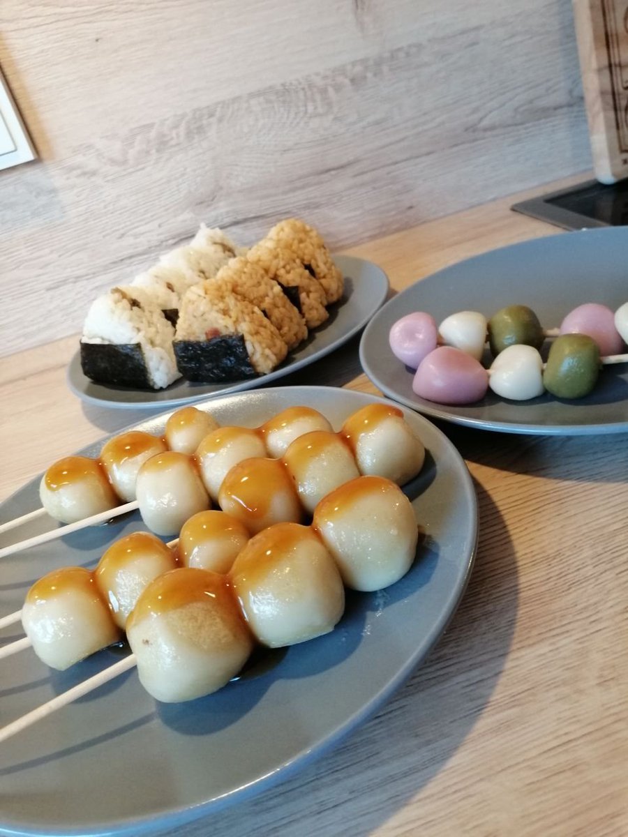 Ankerkraut GmbH (@ankerkraut) on Twitter photo Das Ergebnis aus der "Veganen Küche" von heute 😍
Zweierlei Onigiri, Hanami Dango und Mitarashi Dango made by <a href="/MissPanski/">Miss_Panski</a> Das Ergebnis aus der "Veganen Küche" von heute 😍
Zweierlei Onigiri, Hanami Dango und Mitarashi Dango made by <a href="/MissPanski/">Miss_Panski</a>