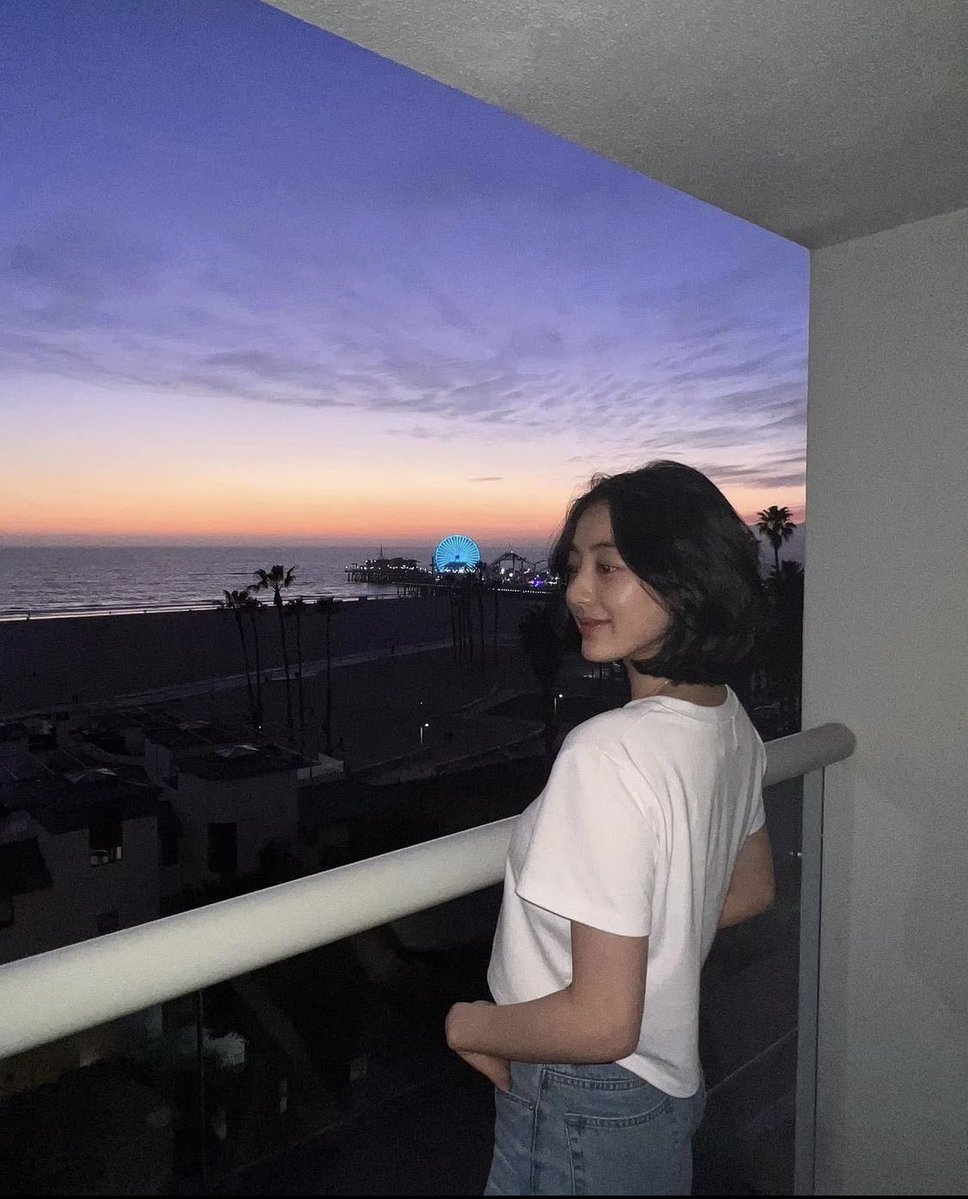 lxxfxlix's tweet photo. It does not matter how many times I have seen it, but sunsets never fail to catch me off guard, and take my breath away with their beauty!
#VipersEnt https://t.co/dnv2HQy75P