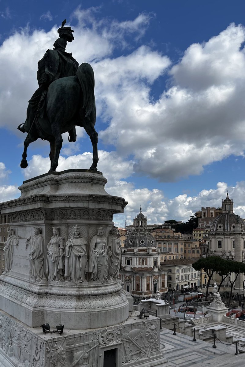 بی قایق tweet media