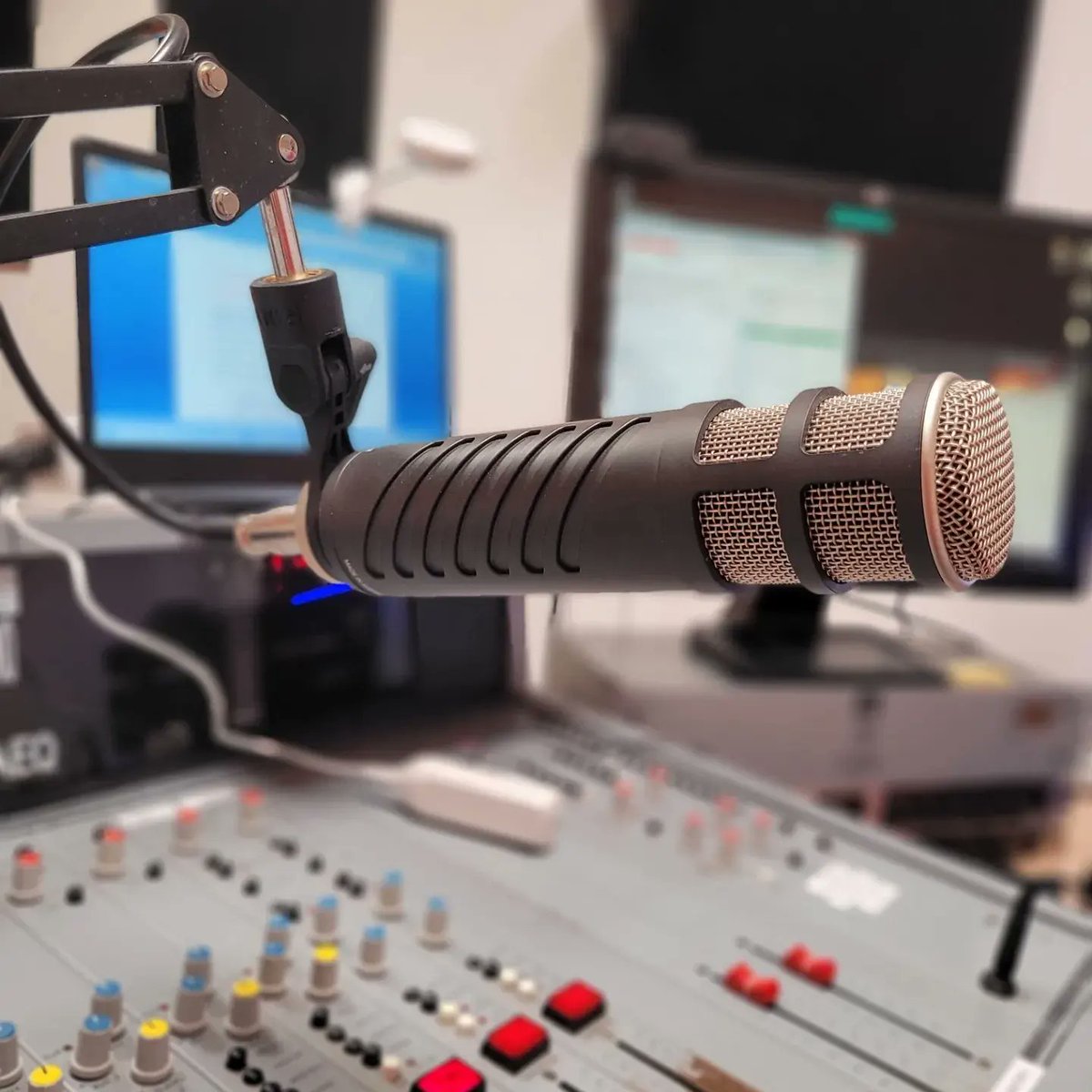 BoxingUnitres's tweet image. En menos de media hora comienza @no.tiro.latoalla con tu amigo @charliemiralles_ en @lamaxiradiovlc 103.9 y 105.9 fm entrevistaremos a @vanesa_caballero_boxeo  Valencia lamaxiradio.es #radioboxeo #entrevistas