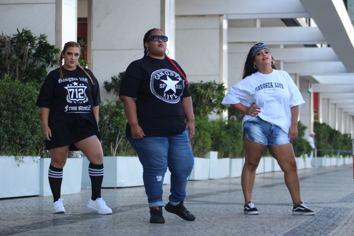 plussizegabi's tweet image. Ensaio para #Gangstarlife712 nas ruas movimentadas de #BSB juntamente com as modelos Núbia Malta e Adriana de Castro.
Fotógrafo Dino Monteiro da Db produções.
#modelosplussize 
#RT 
#SP