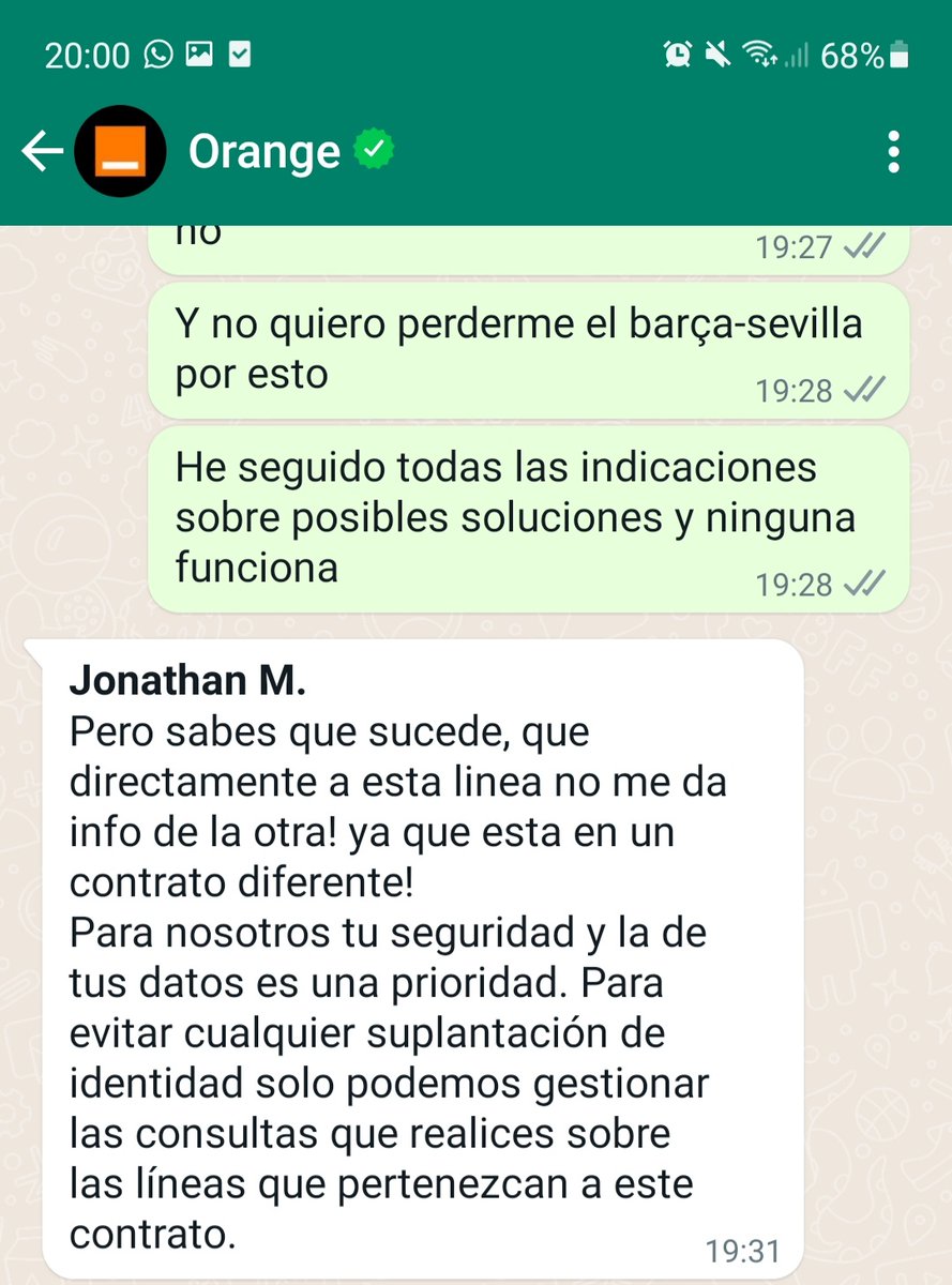 Albertmm10's tweet photo. @orange_es Tenéis una atención al cliente que es lamentable... llevo todo el día sin wifi y no sois capaces de solucionar nada... y encima pagando el puto fútbol me lo tendré que perder. Y lo peor es que prefiero hablar con un robot que con gente que 'trabaja' para vosotros...🤮 https://t.co/gbtxt0faZy