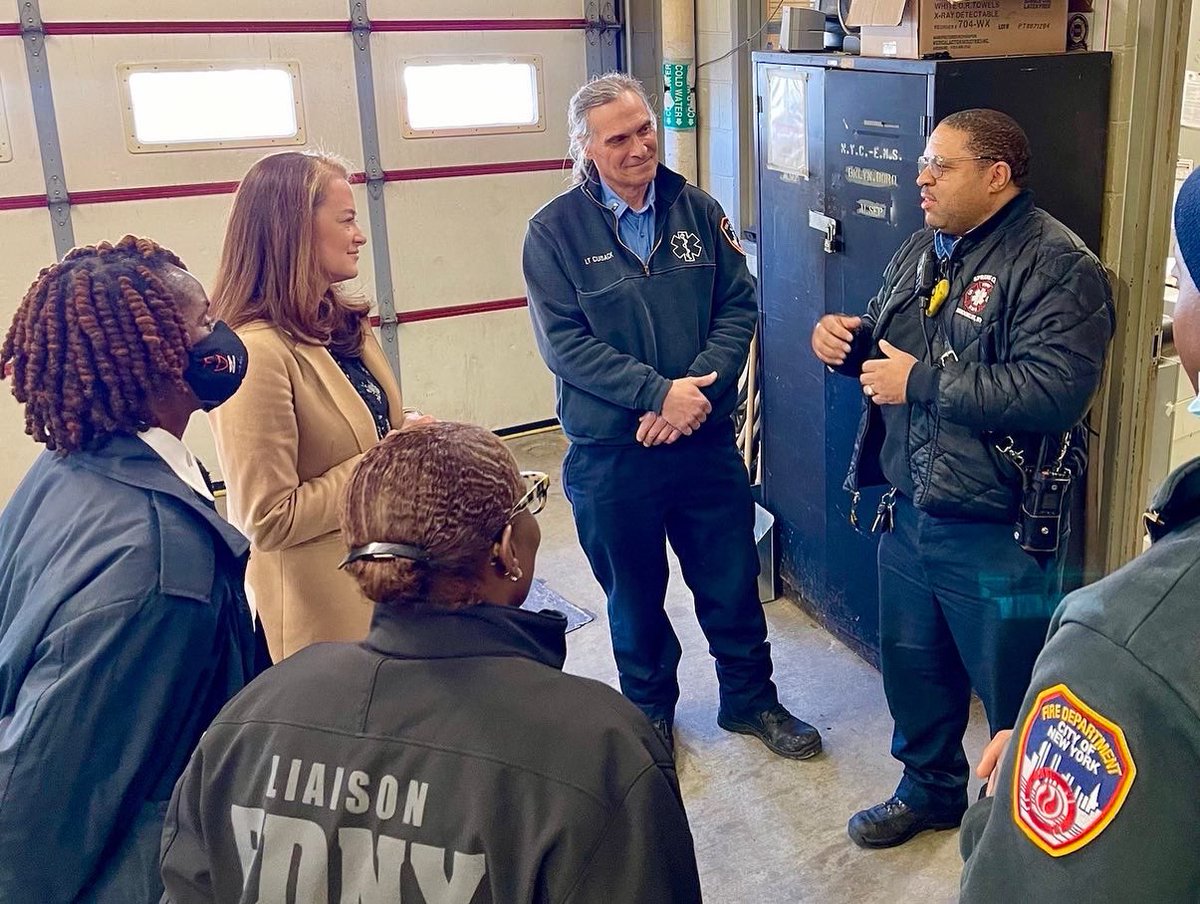 FDNY's tweet photo. Acting Fire Commissioner Laura Kavanagh visited #Squad1, #Engine255, #Ladder157, #Engine250 and #Station38 to discuss their recent response to a 3-alarm fire on East 9th Street in Brooklyn. https://t.co/aKPQHHrVXo
