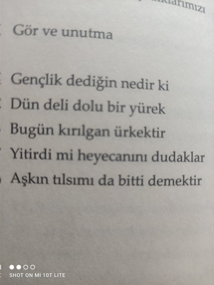 Ahmet Can Akyol'un ' hüzündür aşk' isimli şiirinden...