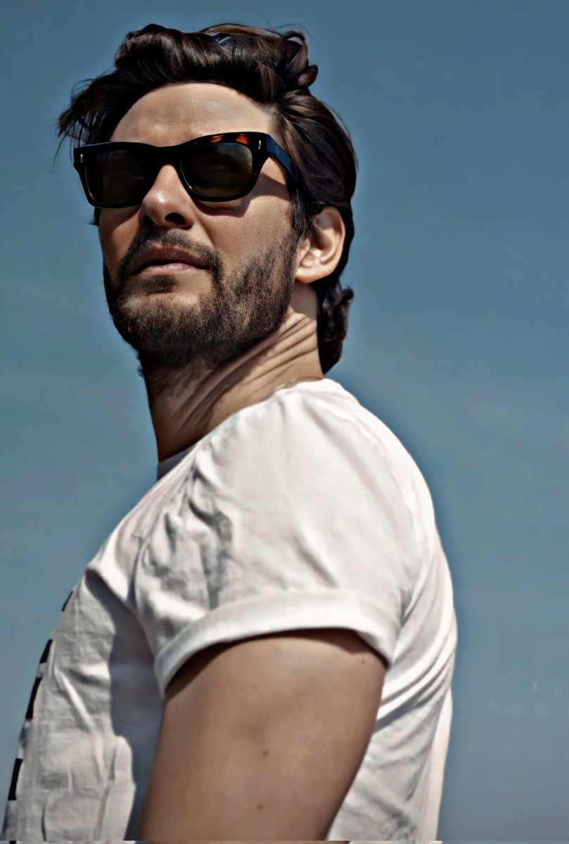 BBarnesGermany's tweet photo. I wasn't very active here, I am sorry, but I try to change it 🙈❤
@benbarnes supporting #ChooseLove photographed by @FreddyCarter1 https://t.co/fqWtuuMIiW