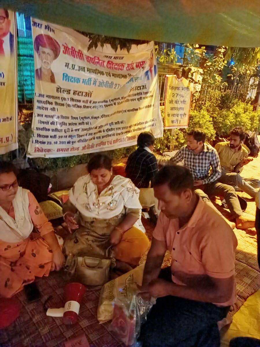 JournoGarima's tweet photo. शिक्षकों का रात्रि के वक्त भी DPI के बाहर हड़ताल जारी है. इस वक्त मध्यप्रदेश के चयनित अभ्यर्थी भूख हड़ताल पर हैं.
सरकार का ध्यान किधर है?
@ChouhanShivraj @KKMishraINC @KunalChoudhary_ @AmitGau68690265 @CSS_MP @hffuugf79695224 @7JqddEhYWBjS7rI @MPTET_TEACHER @MptetJ @MPTETjoining2 https://t.co/XKXsG1R1ch