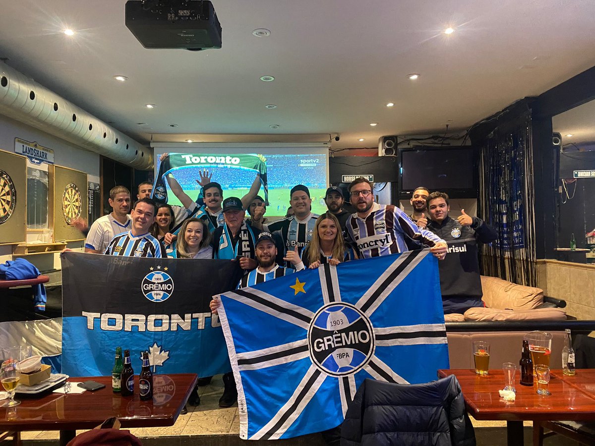 GremioToronto's tweet photo. Copamos Toronto! @GremioToronto @Gremio #GremioToronto #GremistasEmToronto #PentaCampeao https://t.co/hsckI1Bqrh
