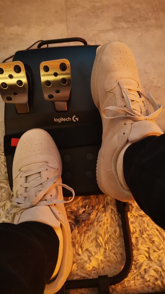 Sir_Real_One's tweet photo. I wear these exclusively for racing lol
#Yeezy #PowerPhase https://t.co/Ljo37FgQck
