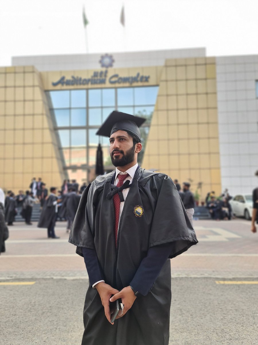 Abdulmoiz__24's tweet photo. Alhumdulillah ✨, I'm humbly blessed to announce that by the grace of Allah Almighty I have officially graduated on the 28th Convocation of UET held on 30th March 2022.
#Graduated
#Classof2021
#28thConvocation
#UET https://t.co/ZZ3nnavDtf