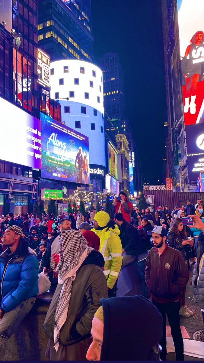 New York’taki ünlü Times Square’de teravih namazı #Ramazan