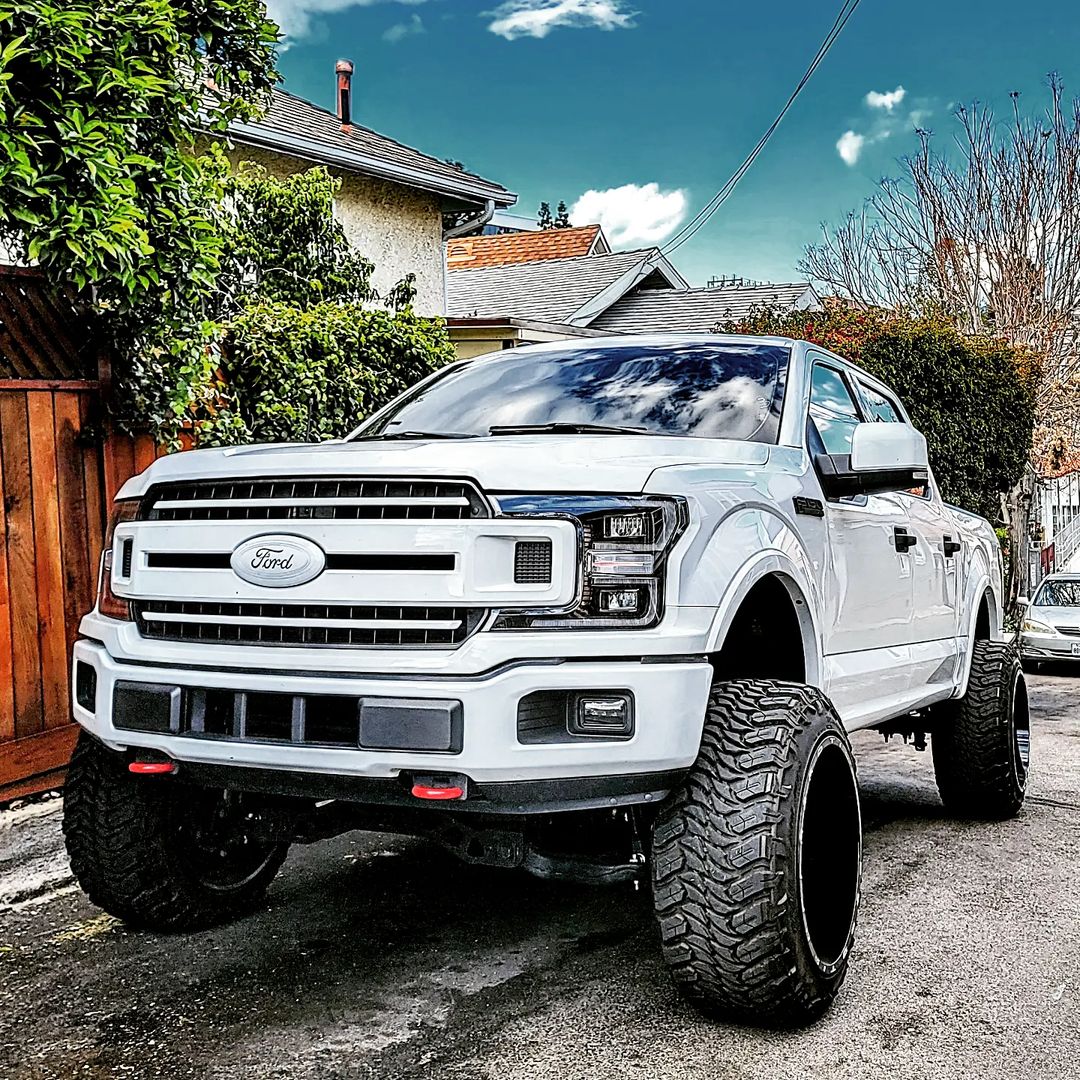 atturotires's tweet photo. Nothing like starting the week with some fresh tires and a clean ride.
​.
​📸: @f150_twinturbo
​.
​Tires: 35x13.5R22 Trail Blade MTS
​.
​.
​#Atturo #AtturoTires #Tire #Tires #GoYourOwnWay #TrailBladeMTS #MudTerrain4WD #MudTires #MudTerrainSport #TrailBlade #OffroadTires #Offroad https://t.co/7vY1YdSBk2