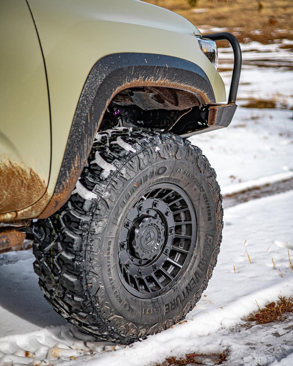 KumhoTireUSA's tweet photo. big daddy #KumhoTire

IG: simple_tire
Photo by IG: blackhillsbuilds
#MT71 #toyota #tacoma #tacomaoffroad https://t.co/64AbEKlsSX