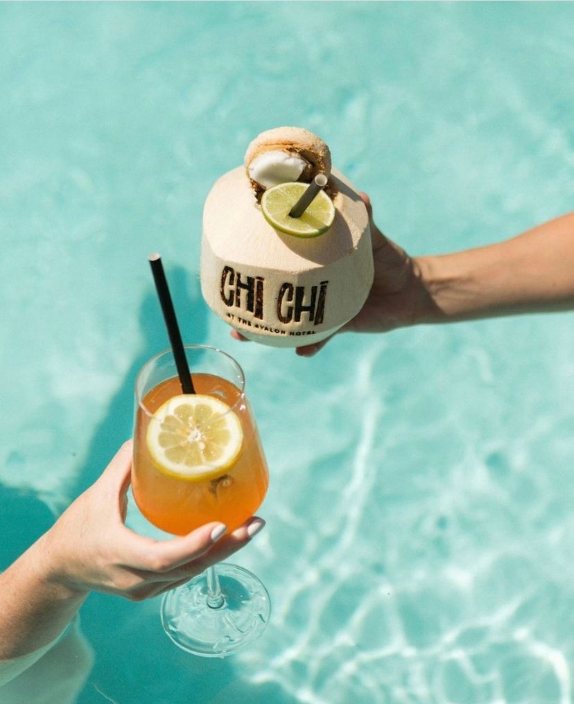 PalmSpringsCA's tweet photo. Name a more iconic duo, we'll wait.
#PoolsideCocktails🍹💧

Photo Credit: @thepalmspringsguys / @emilielindsay_ https://t.co/RRfyc5UA6Q