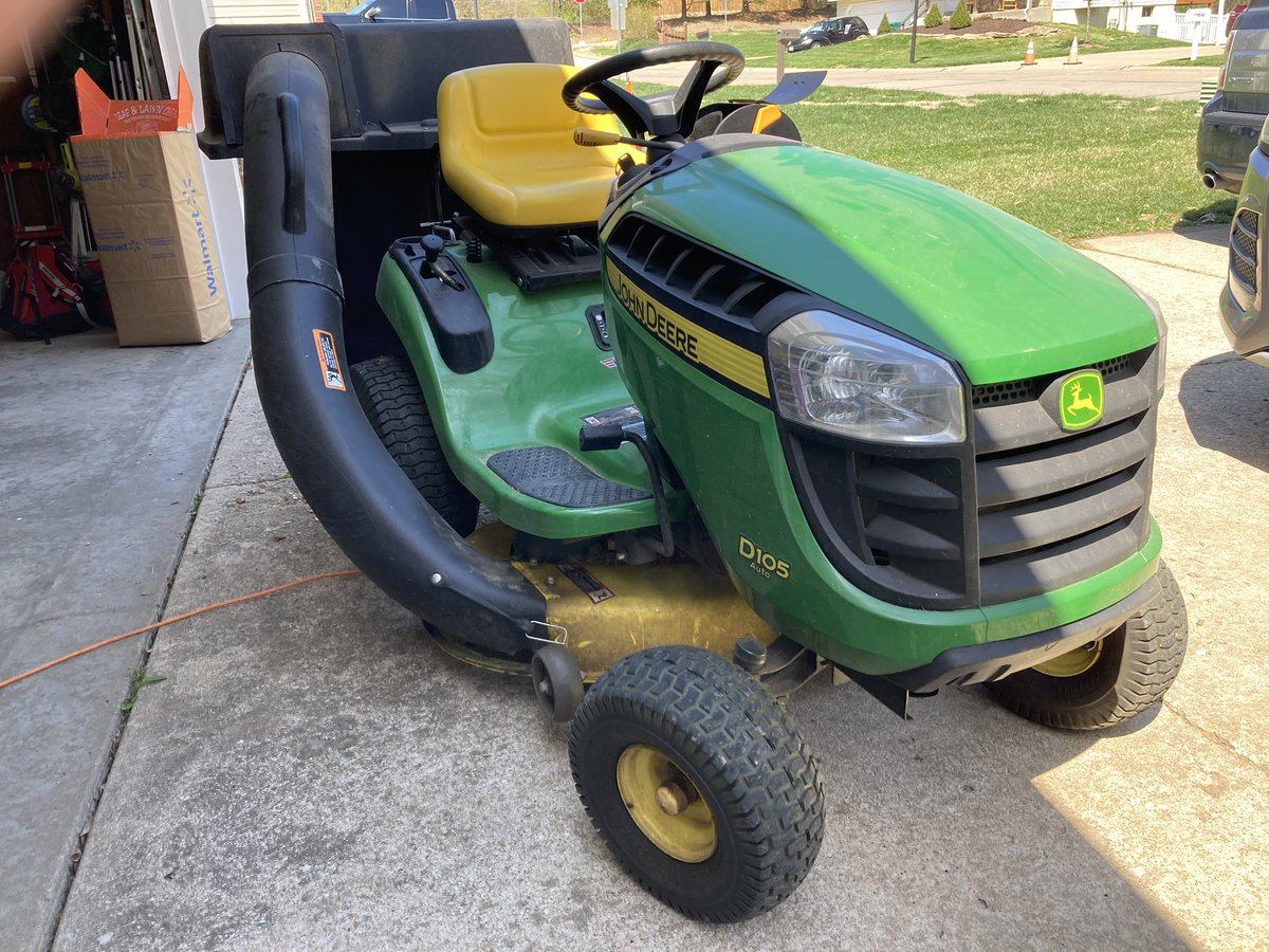 SchmidtSTL's tweet photo. This beaut fired up on the first turn this morning. #lawncare #lawn #mowing #johndeere https://t.co/uTnQZxbvCl
