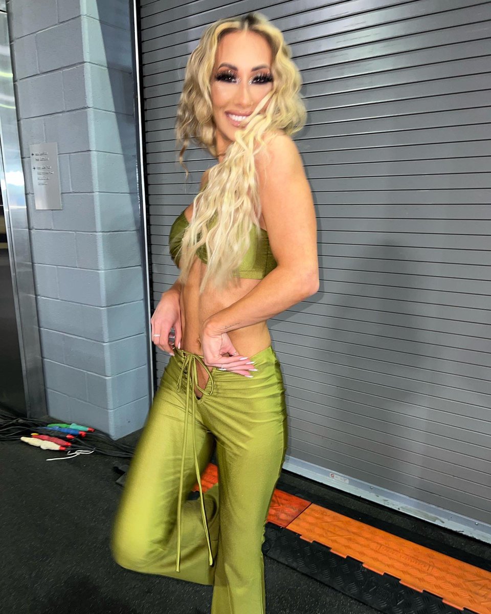 CarmellaWWE's tweet photo. It’s #WrestleMania Sunday 🌟 https://t.co/I7oqQHC5d1