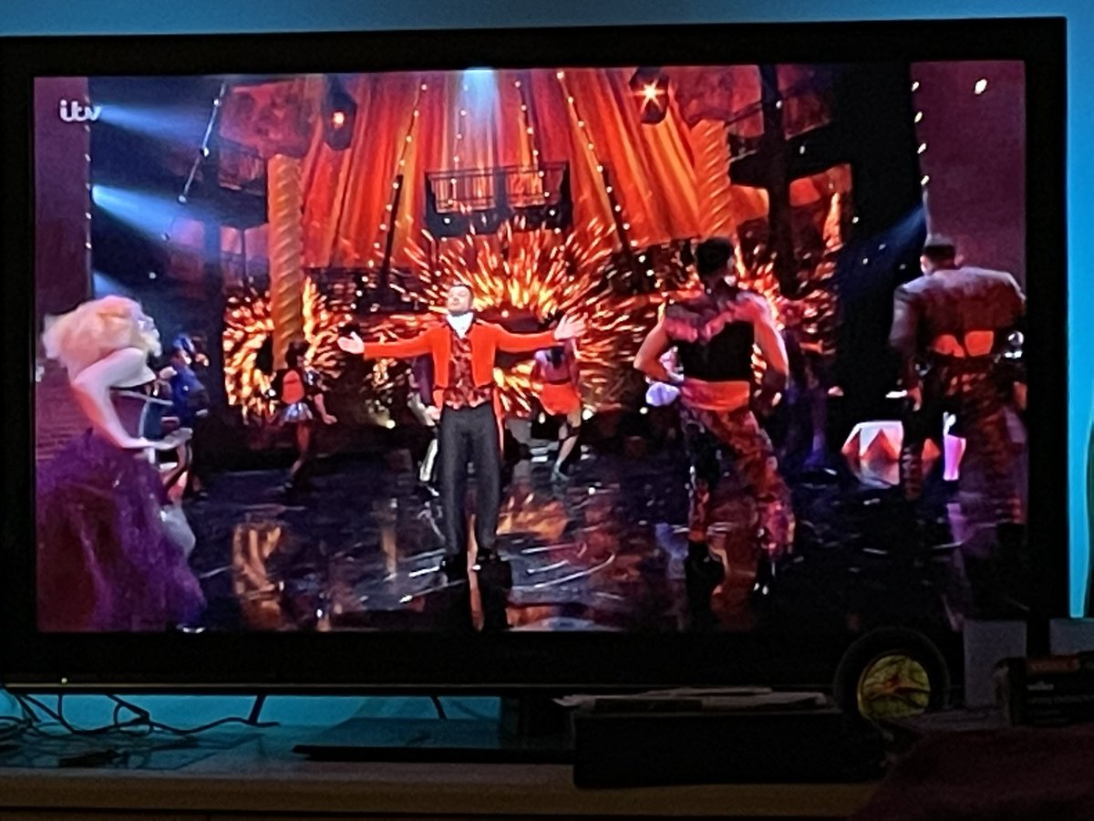 jameswilliams30's tweet photo. Yes @dannycare !!! Class performance!! Made my evening seeing you on here :) showman on the rugby field and now on stage! :) https://t.co/Xzu2579wE3
