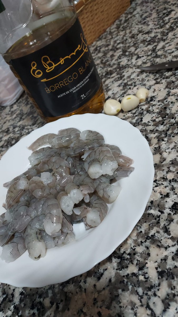 Borregoblancoa's tweet photo. ¡¡¡Buenas noches de domingo!!! ¿Sabes ya que vas a cenar hoy? 😃 Sea lo que sea ¡acompáñalo con un buen aceite! 🫒🫒🫒🫒 #borregoblanco #aove #aceiteecologico #hojiblanca #cenasaludable #comidamediterranea #proyectofamiliar #ilusion https://t.co/cag0016n9X