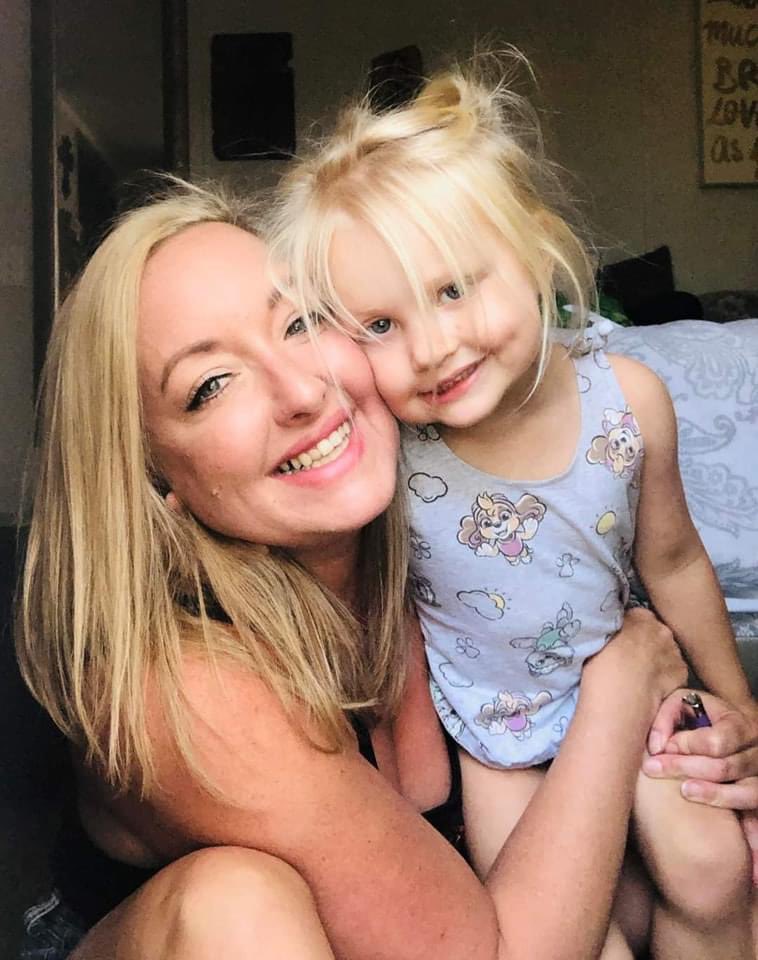 901Lulu's tweet photo. Cassie Carli has been found deceased. 
Her body was buried in a shallow grave in Alabama! Such a coward move! 

RIP angel! Our hearts are broken!!! 💔 https://t.co/iL4Tx4glJG