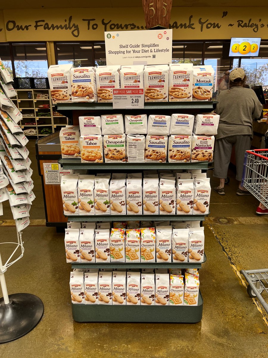 mattyturner's tweet photo. Someone missed the 'obese American' lifestyle guide on this end cap. https://t.co/HgPvrnExIA