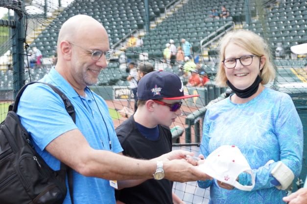 Rick Sassone (@rocketsportsent) on Twitter photo #EddieMichelsPhoto #SpringTraining2022 .<a href="/DShulman_ESPN/">Dan Shulman</a> visits with the .<a href="/BlueJays/">Toronto Blue Jays</a> fans in #Bradenton #EddieMichelsPhoto #SpringTraining2022 .<a href="/DShulman_ESPN/">Dan Shulman</a> visits with the .<a href="/BlueJays/">Toronto Blue Jays</a> fans in #Bradenton