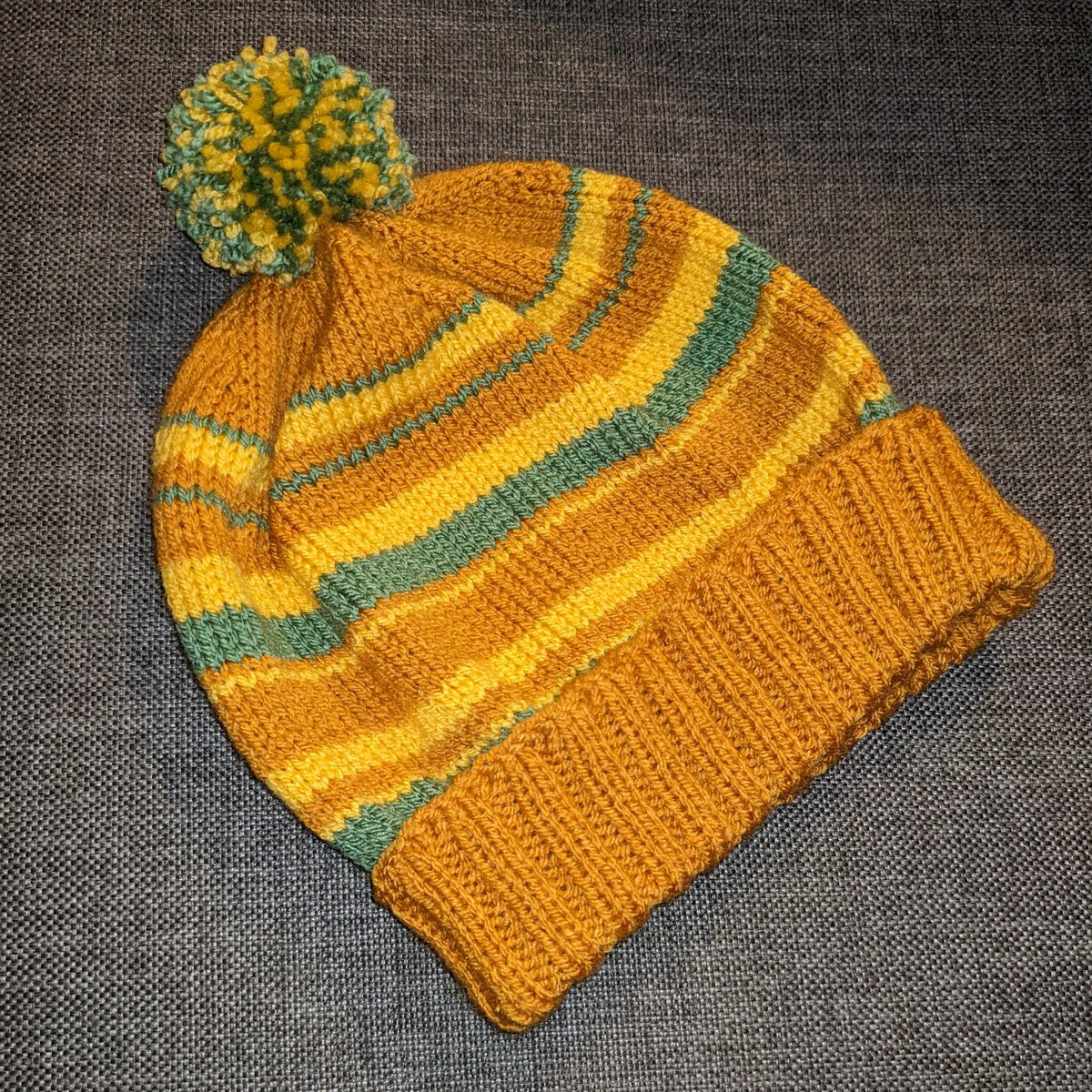 fstopqueen's tweet photo. Successful weekend spent relaxing, going to galleries and finishing this bespoke hat for @JohnyC71 #randomnumbergenerator #madewithmax #handknithat 

Ready to hit the ground running next week with my #zinesforwellbeing project. #research #mentalhealth #zines https://t.co/OBBMo4ew9K