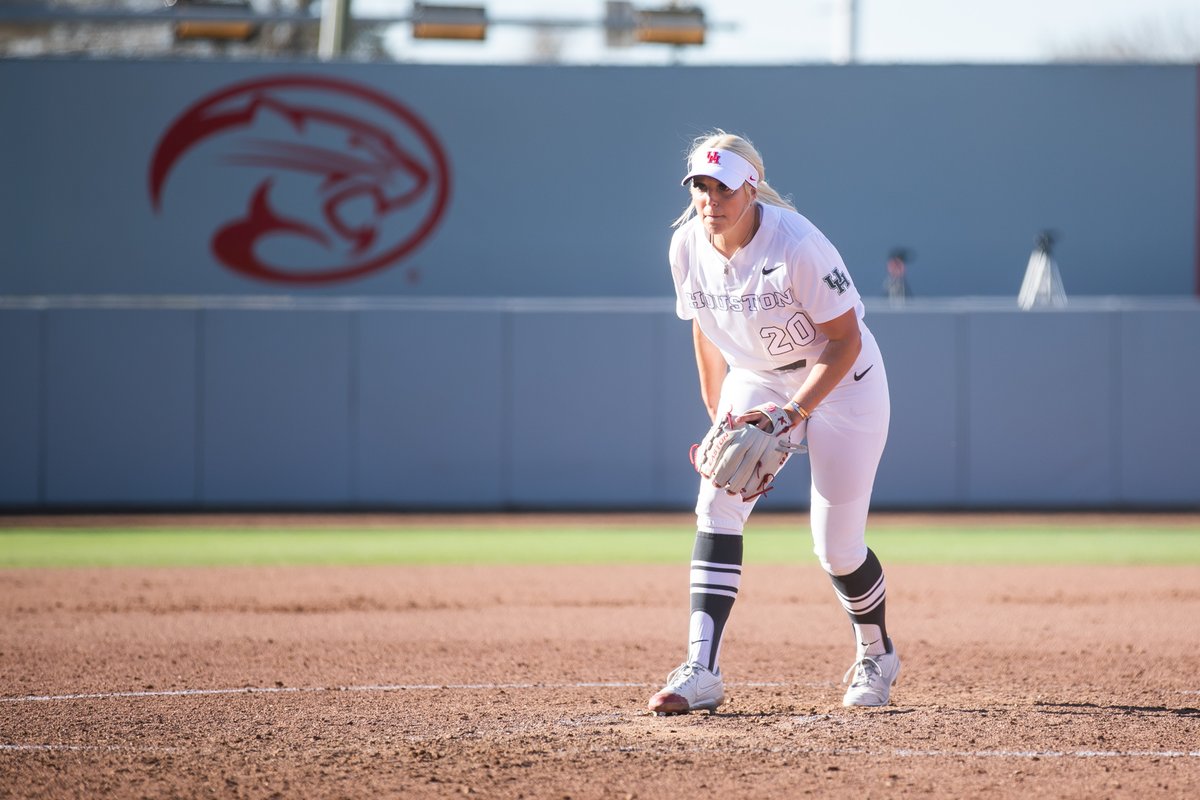 UHCougarSB's tweet photo. .@hannahtodd__ becomes the first pitcher in program history to win all three games of a series!𝙒𝙒𝙒

#GoCoogs https://t.co/Xh8NpyVwnx
